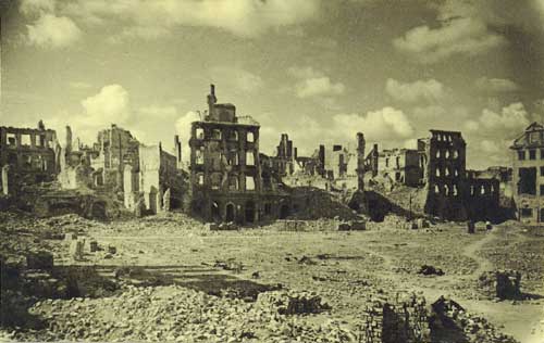 Ruinas dejadas por la II Guerra Mundial