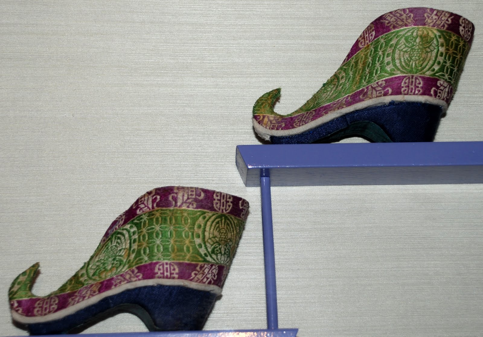 Funky Doodle Donkey Foot binding Lotus shoes