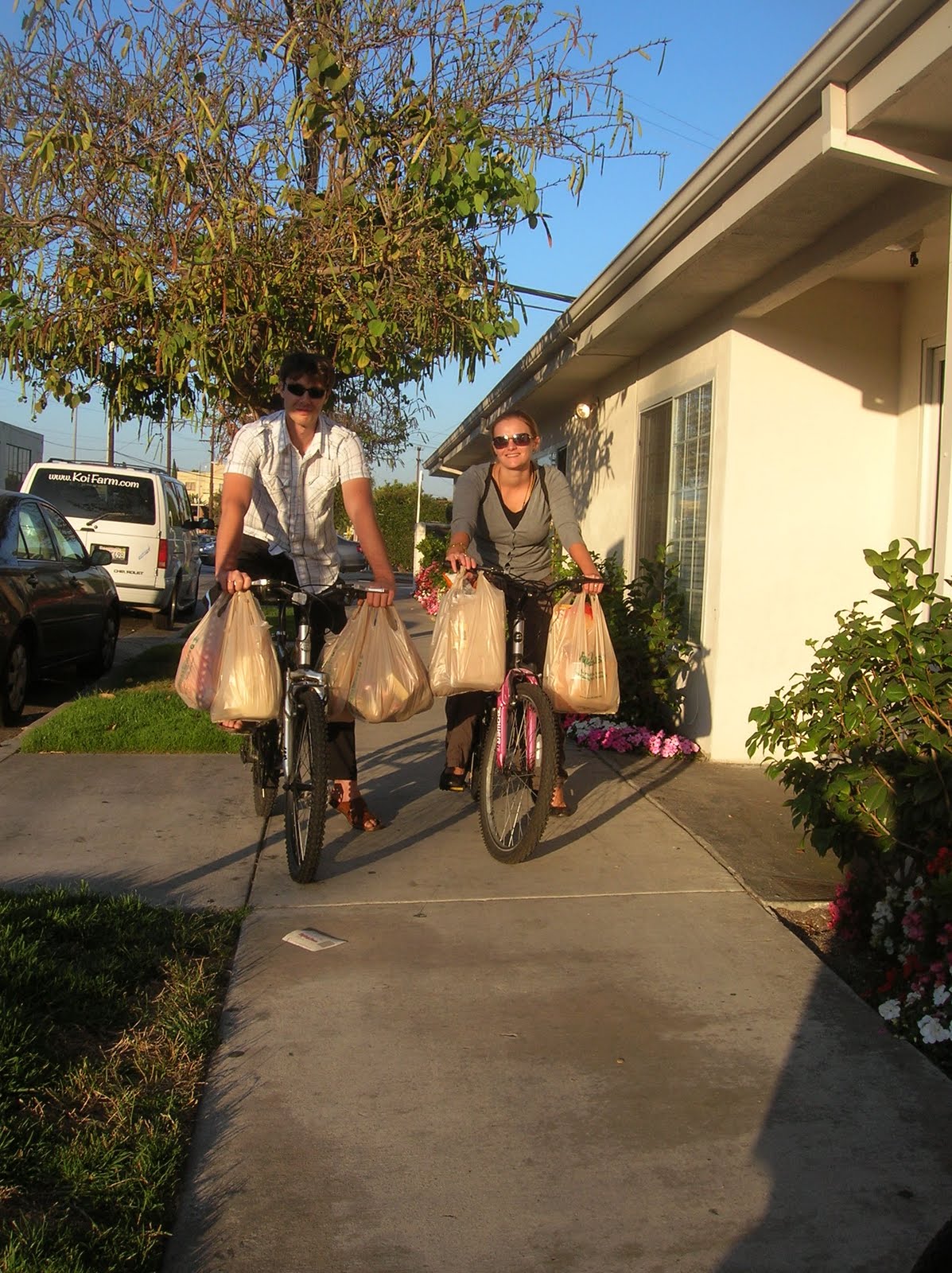 Flying Bicycles Over Hollywood Home Depot, Jedi mind bicycle tricks