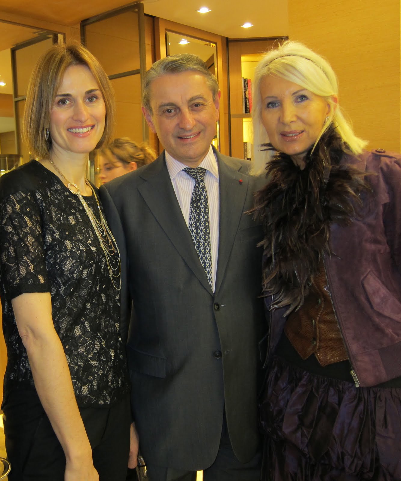 INTERNATIONAL LUXURY CONSULTING: CYRILLE VIGNERON DIRECTEUR GÉNERAL DE  CARTIER EUROPE , ANNE De CHAMPIGNEUL MONICA BELLUCCI dédicace son livre  \