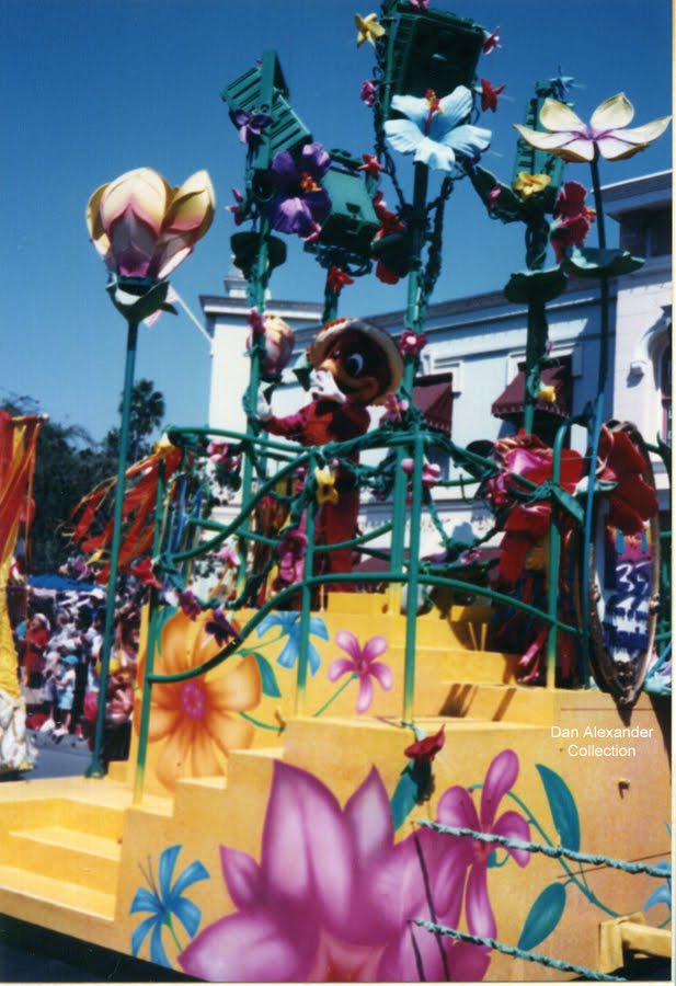 Dan Alexander Dizmentia: Disneyland's Party Gras Parade
