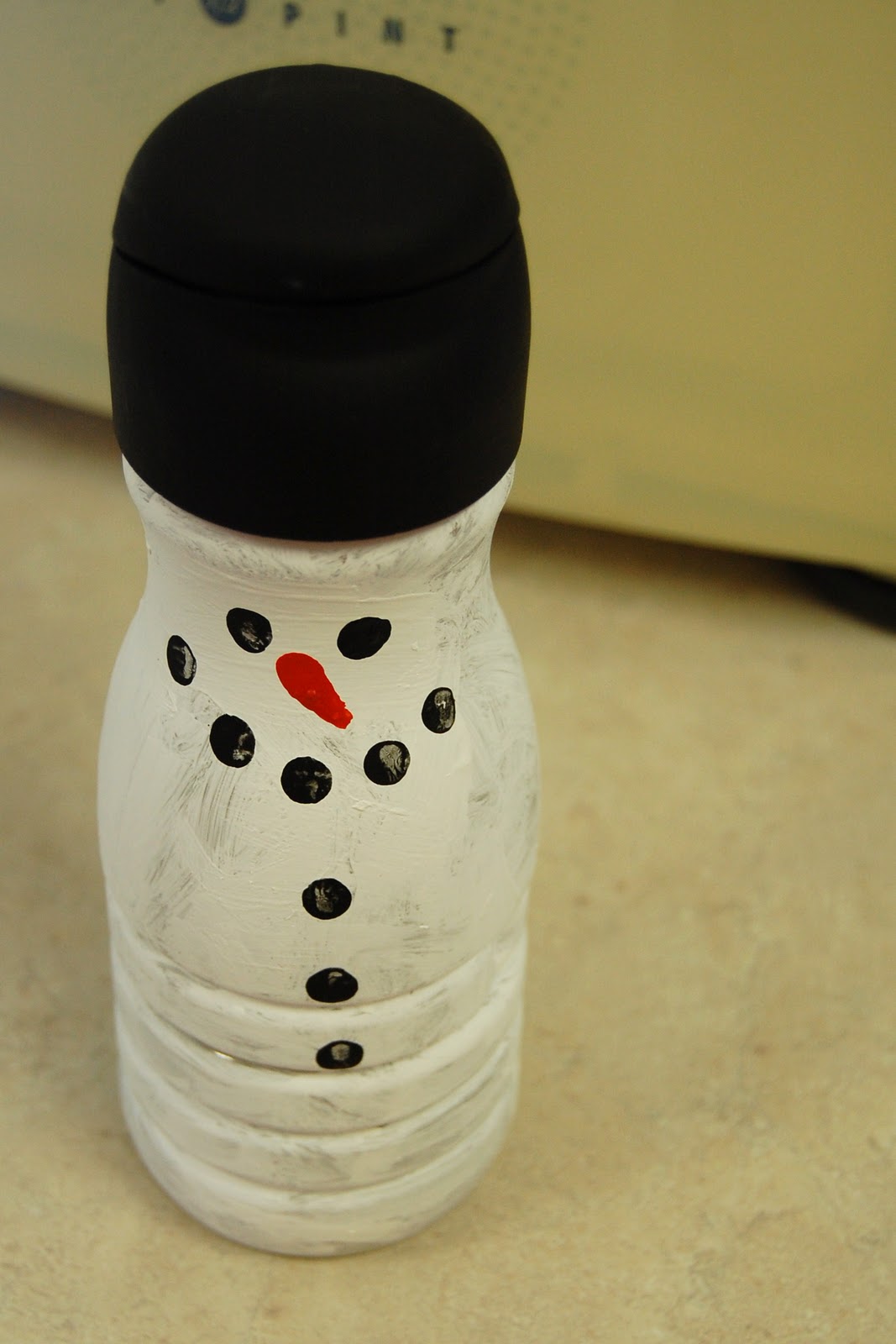 kristy.makes diy coffeemate snowman.