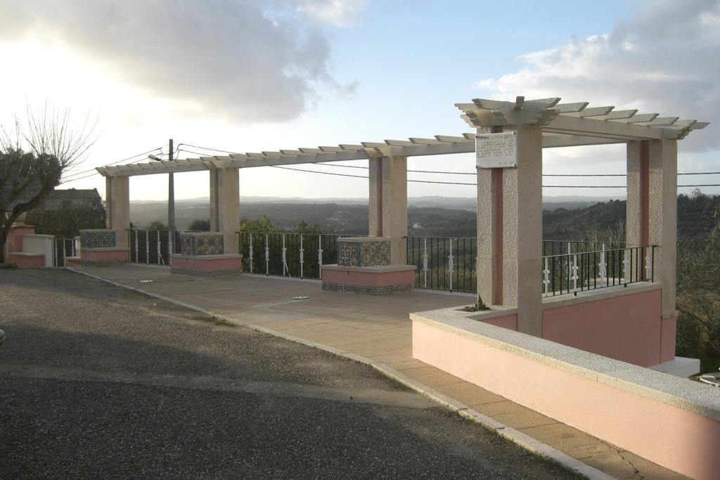 [Miradouro+Vila+Marmeleira.JPG]