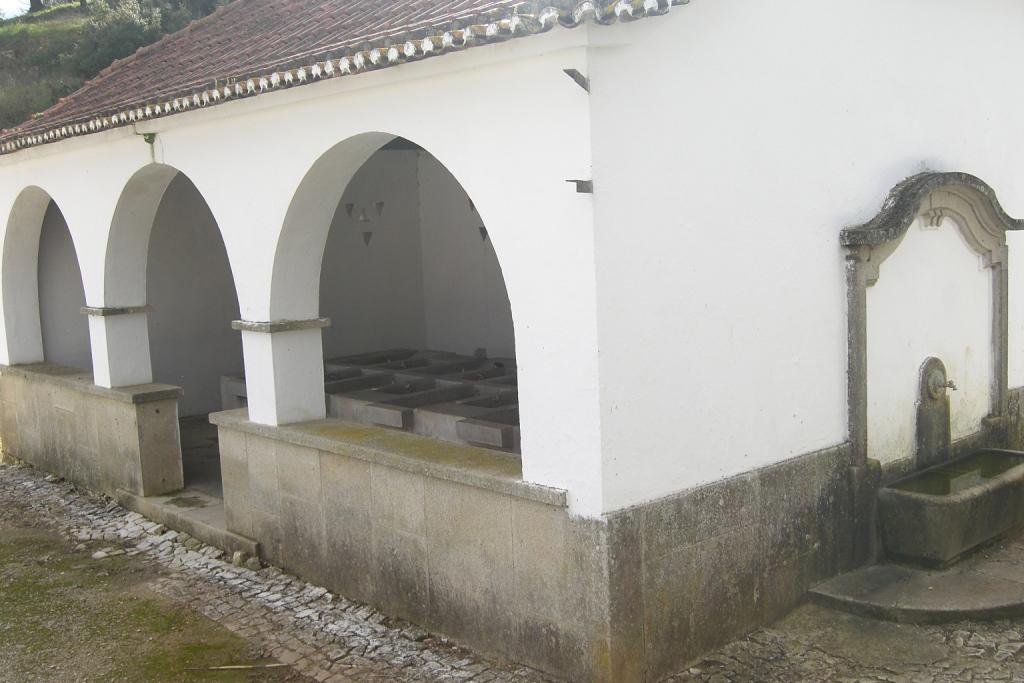 [Lavadouro+Publico+Malaqueijo+(2).JPG]