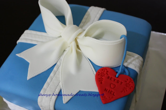 Sheny's Homemade Treats: Present Cake