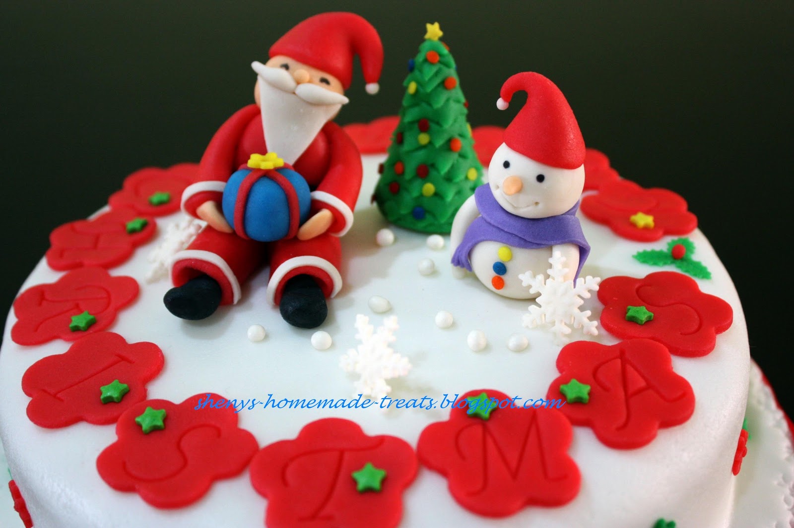 Sheny's Homemade Treats: Rich Fruit Cake With Fondant Icing