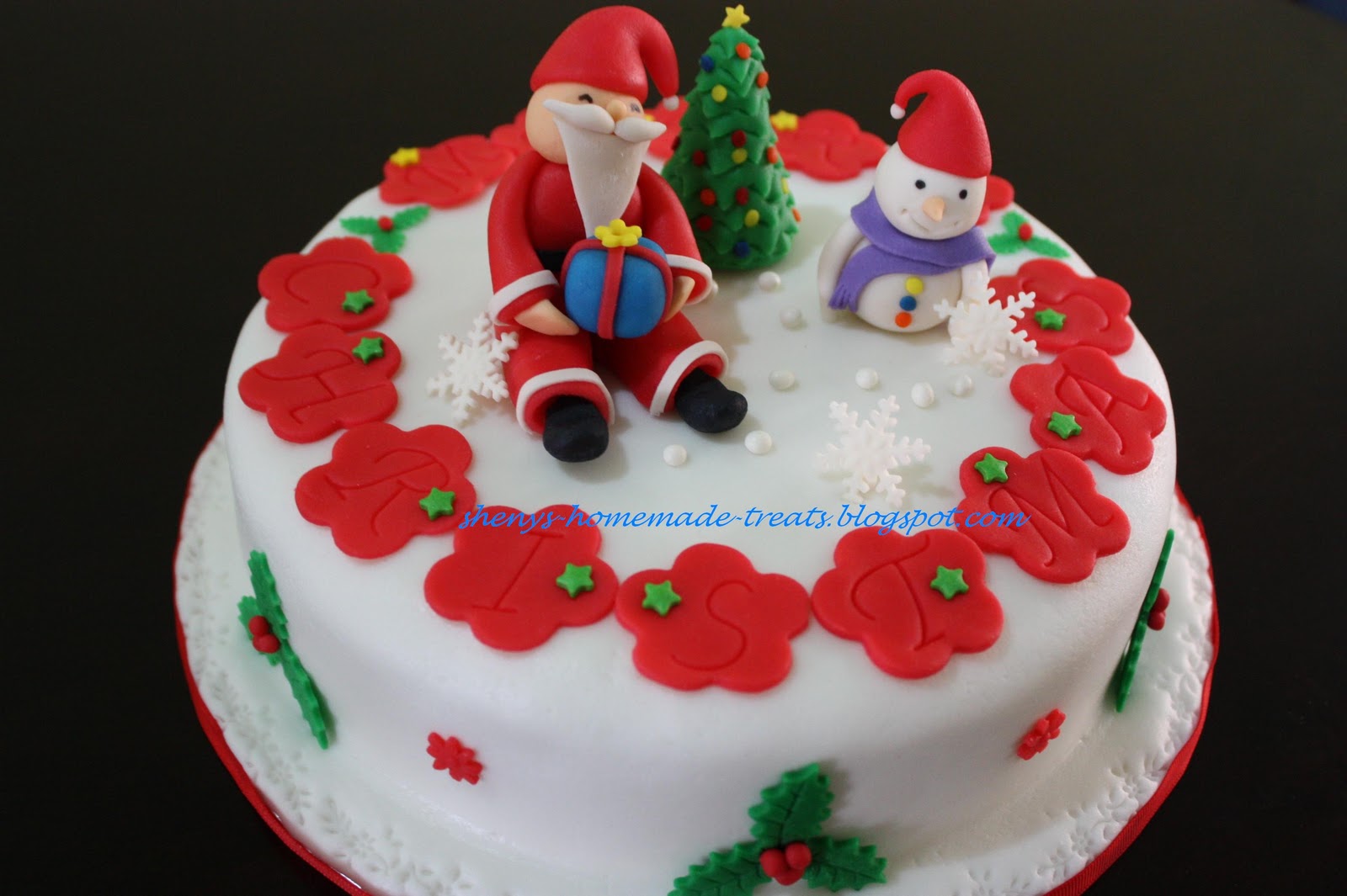 Sheny's Homemade Treats: Rich Fruit Cake With Fondant Icing