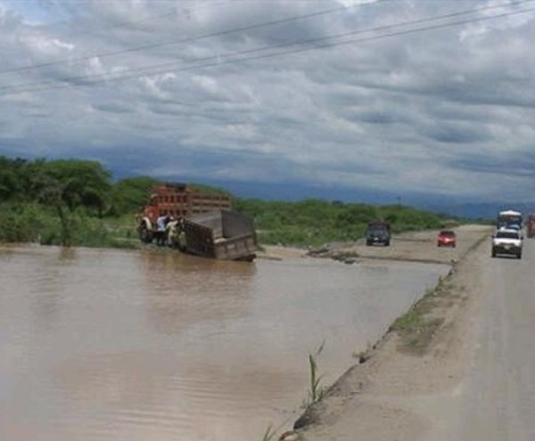 Rio Chuquibamba se derborda e inunda cultivos y viviendas