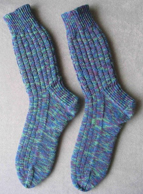Stitches of Violet: Knitting Socks That Don't Bag