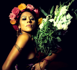 Actividad Cultural:   LILA DOWNS
