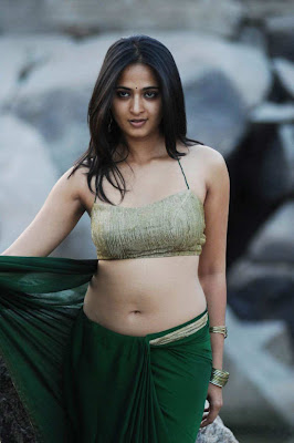 Hot pictures of Anushka Green Saree Navel show Pictures