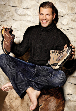 Darek Miroslaw con zapatillas Yumas
