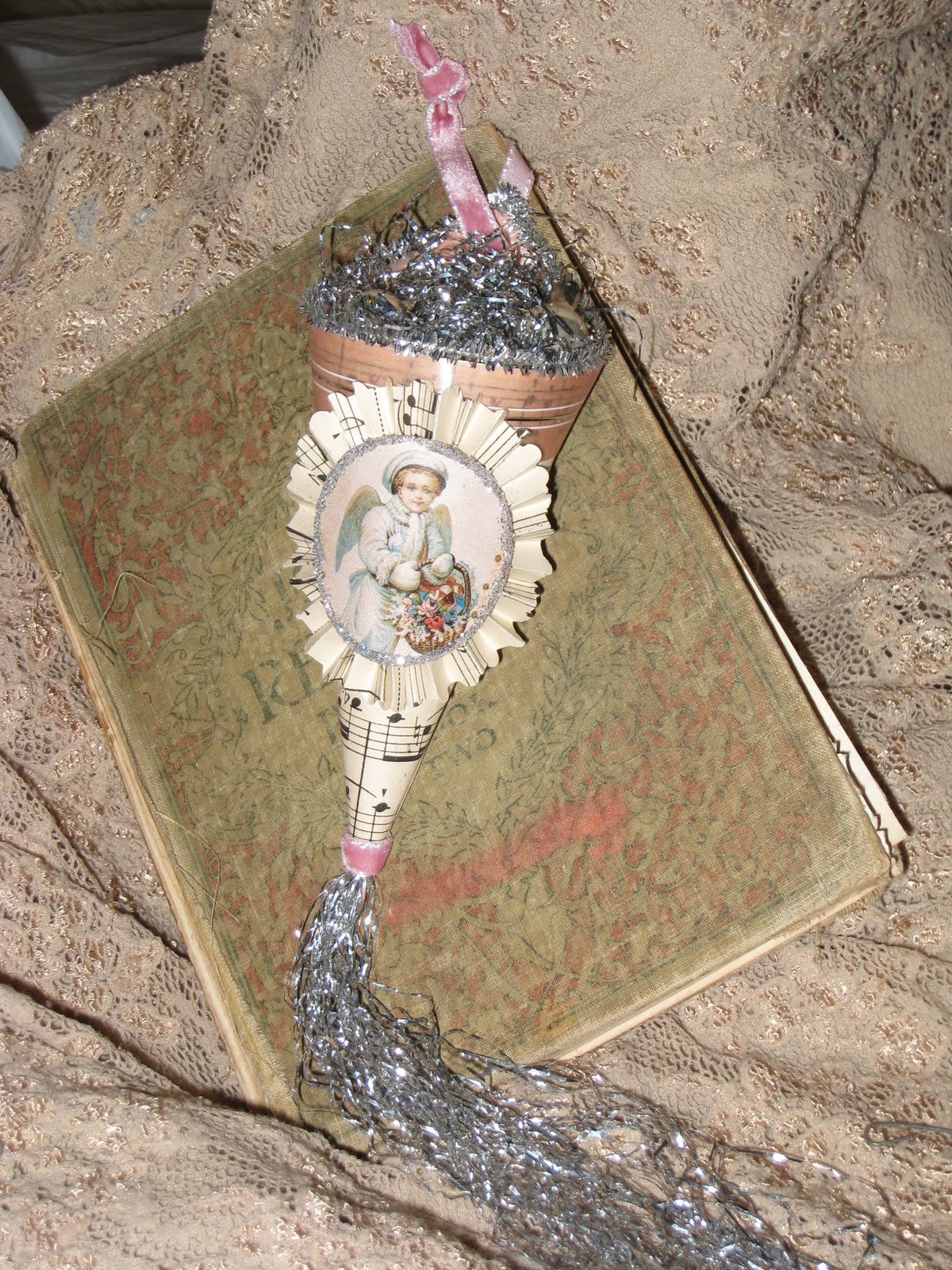 Vintiquities Victorian Style Cornucopia Ornament