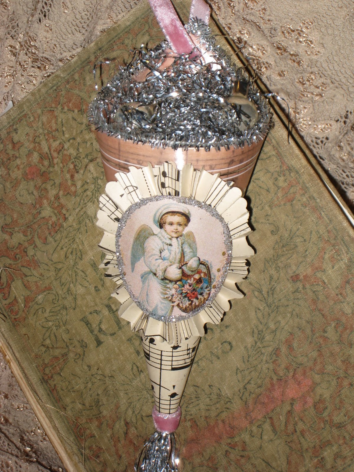 Vintiquities Victorian Style Cornucopia Ornament