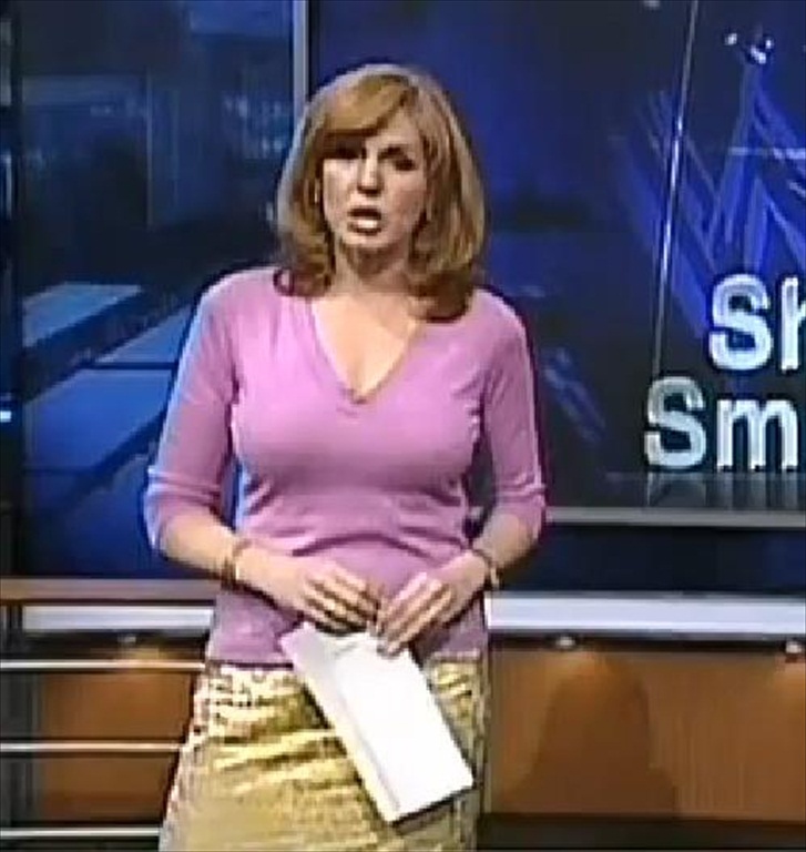 Liz Claman very sexy milf newsanchor of Fox News America has nice tits.