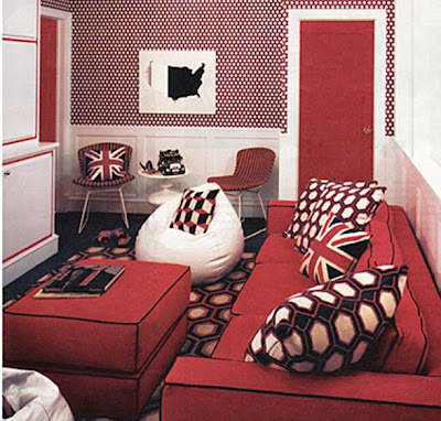 http://2.bp.blogspot.com/_6RuB-MyU_O4/SOVeOHiuK5I/AAAAAAAACYs/jt1A6gpfeRY/s400/jonathan+adler+red+living+room.jpg