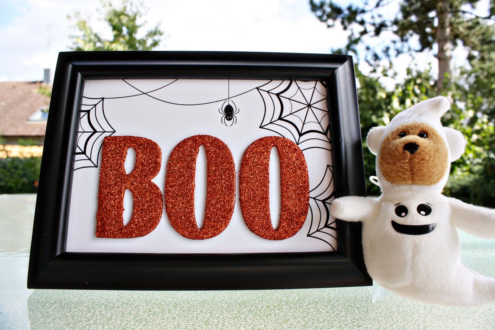 Scrapping and Traveling DIY Halloween Decoration