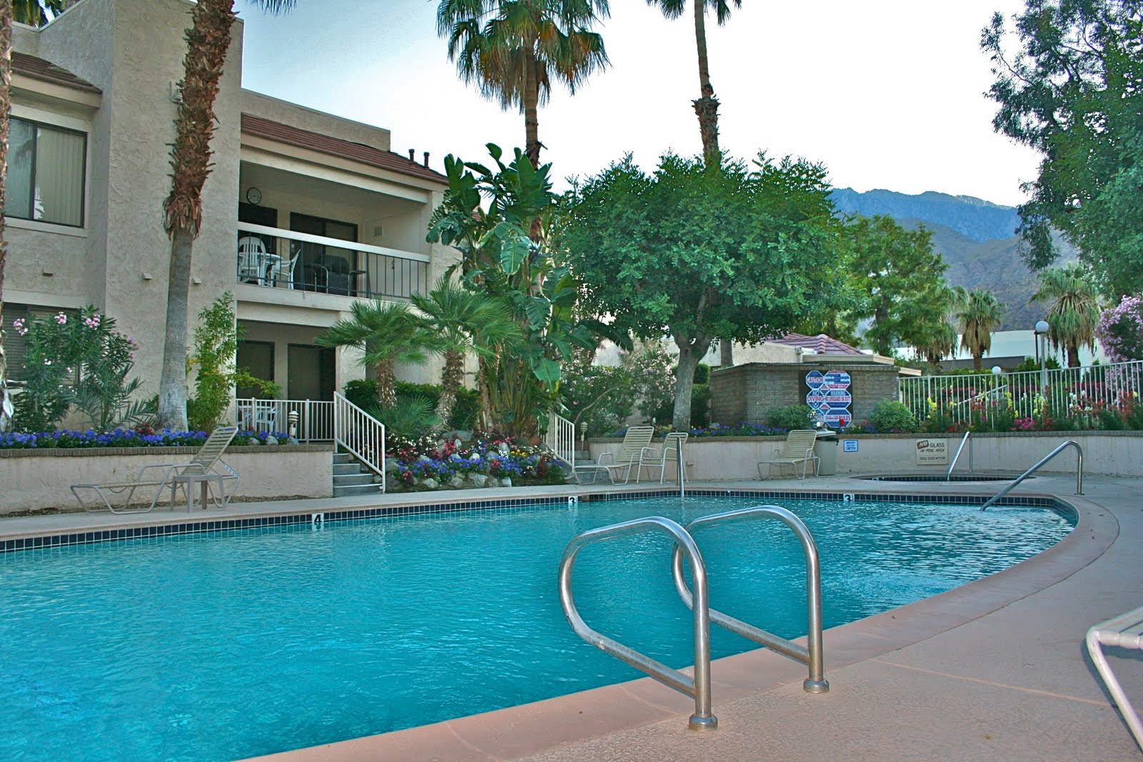 Palm Springs condos for Sale Riviera Gardens
