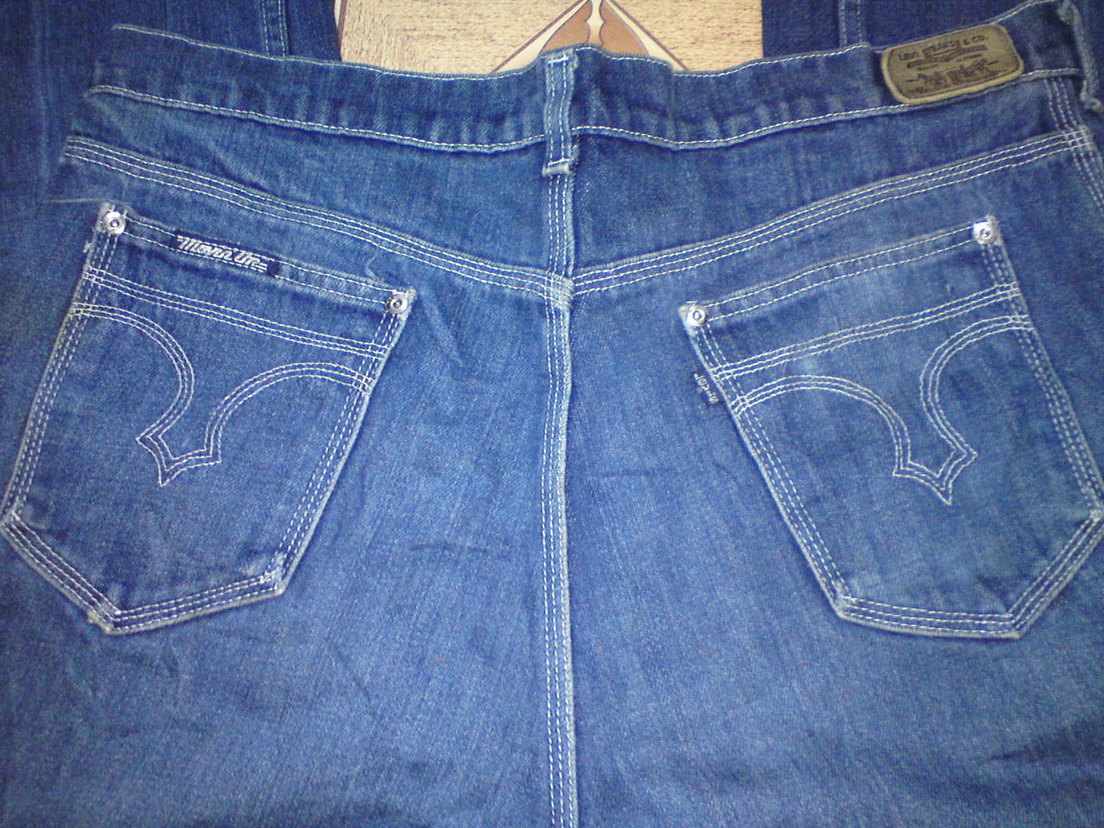 BEGINNER DIVER: RARE vintage USA levis moving on blue tab jeans.(SOLD).