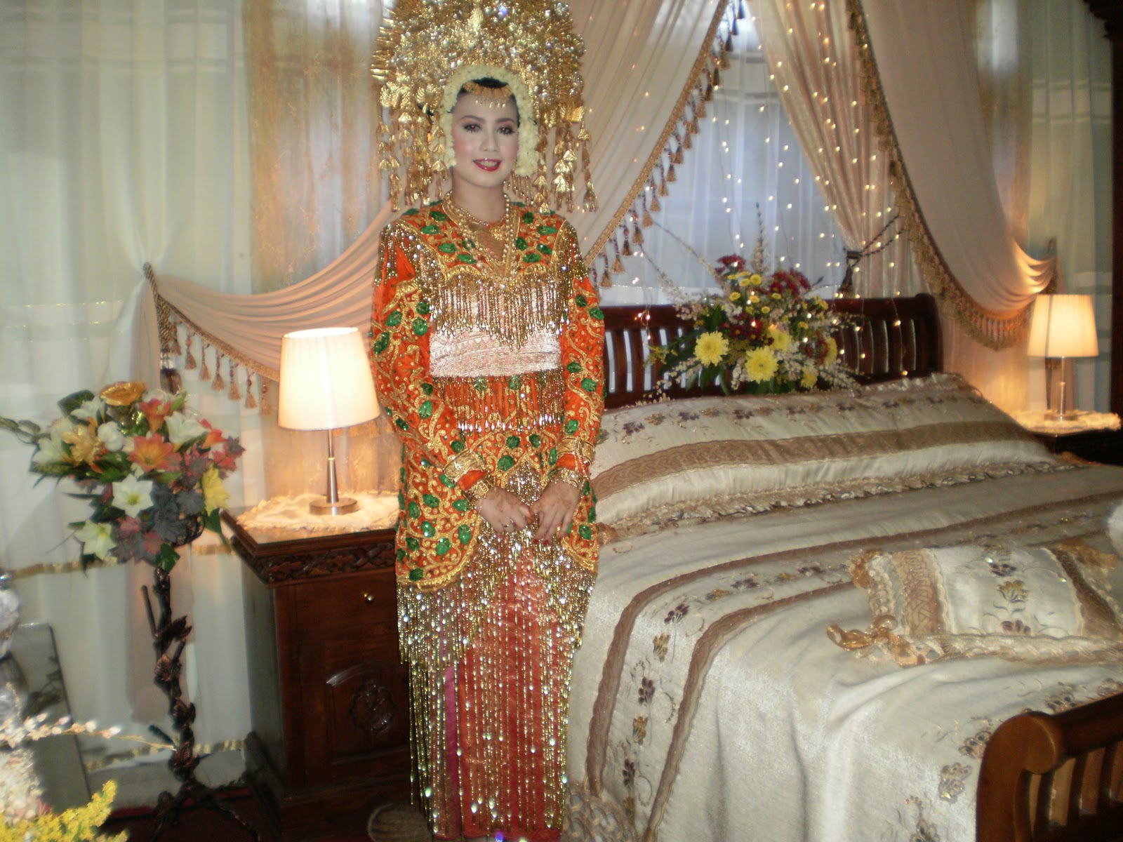 sepasang gaun pengantin aksel sulaman