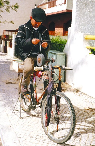 [2)+O+afia-facas.jpg]