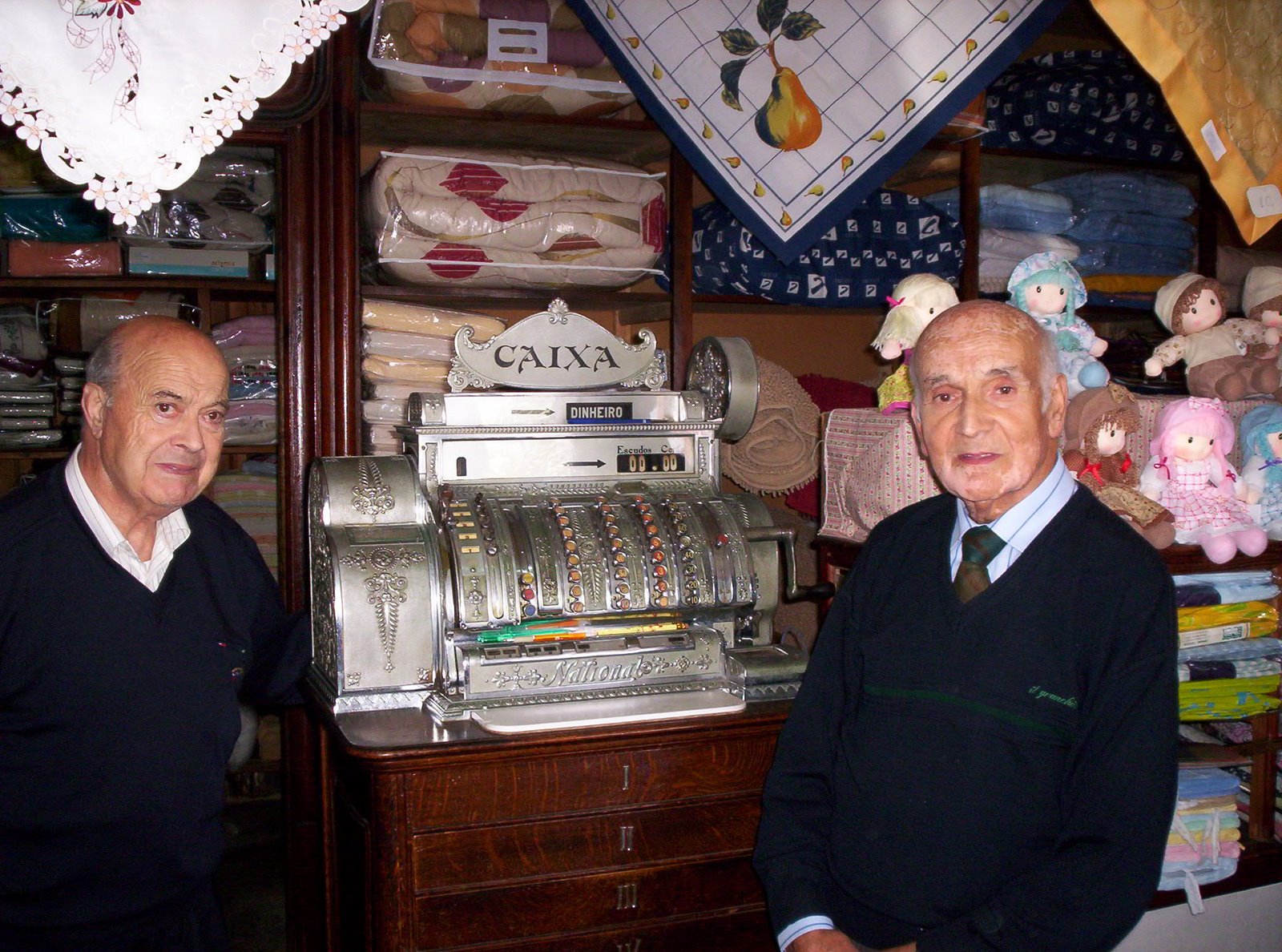 [3-SALGUEIRO+&+cª+lda.Desde+1965+com....jpg]