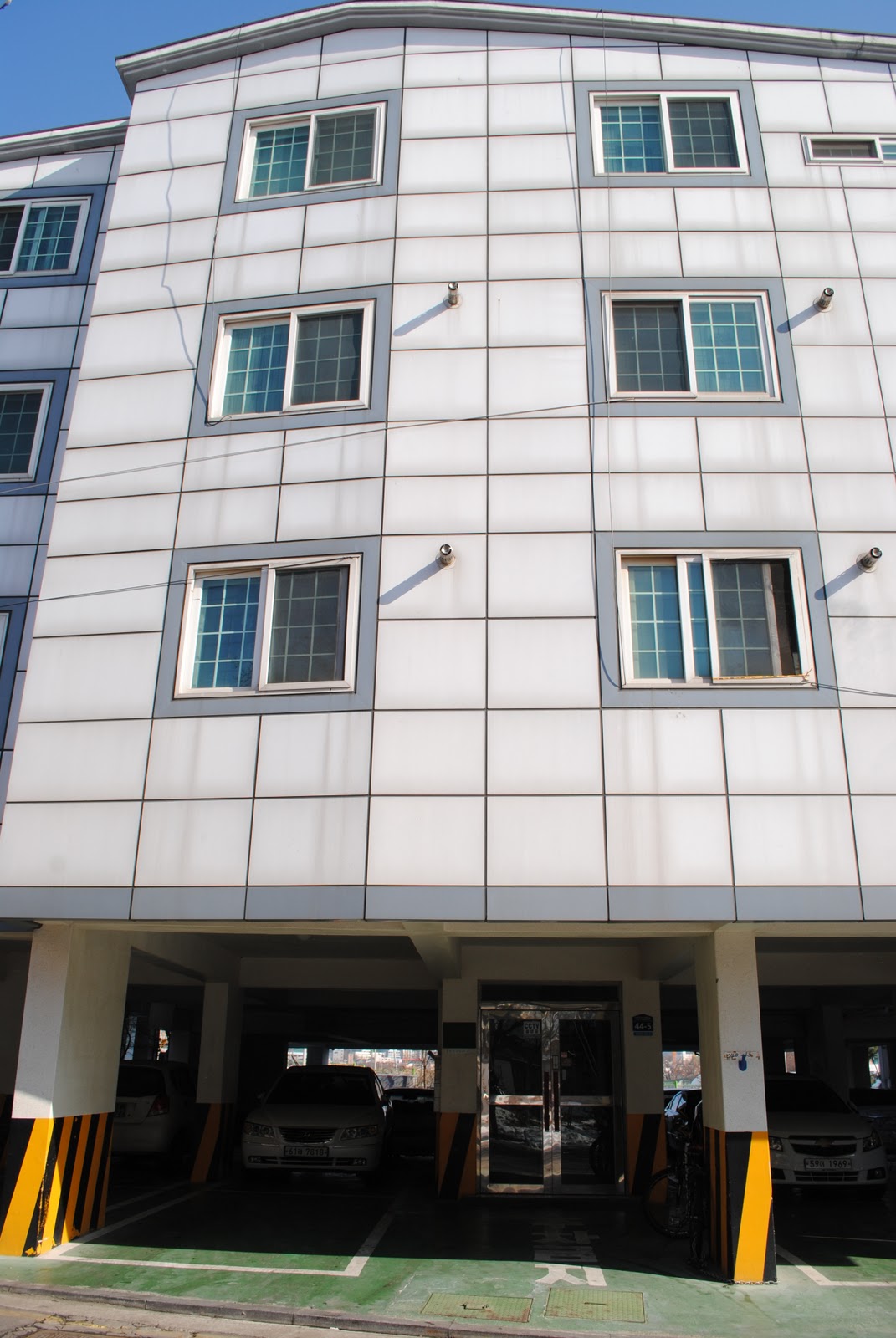 Katie's Korean Adventure: My Apartment, finally...