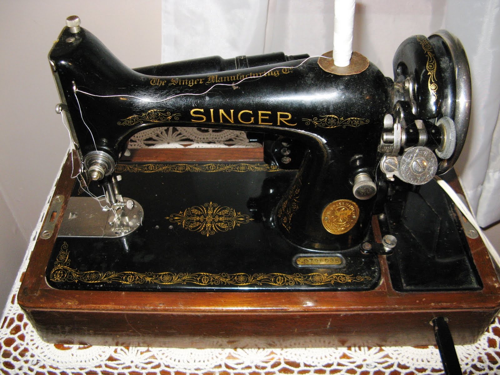 The Napping Quilter: Old Singer Sewing Machine