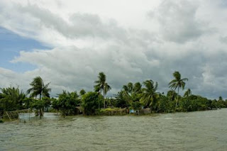 Village by the River Padma  totally submerged in the floods in Manikganj District. Photo: Amin Drik/Concern Aug 07