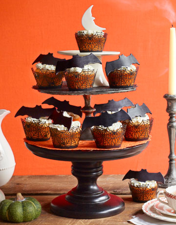 CLX-Halloween-Cakes-bat-cupcakes