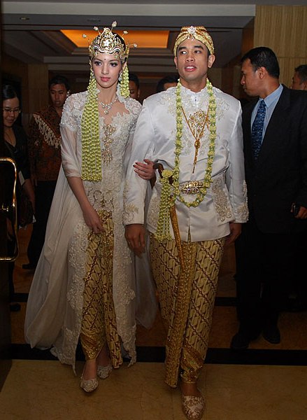 NIA RAMADHANI IN FASHION