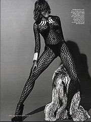 [NAOMI+VOGUE+RUSSIA+DEZ+2008_2.jpg]