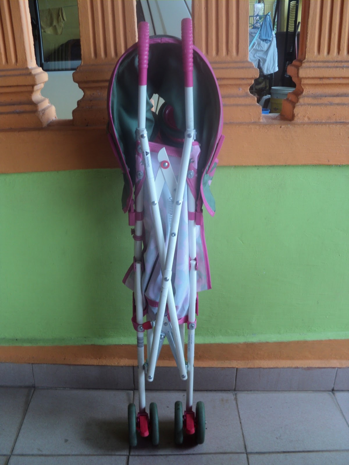 Nurul Azham's Shoppe Pink Umbrella Fold Stroller