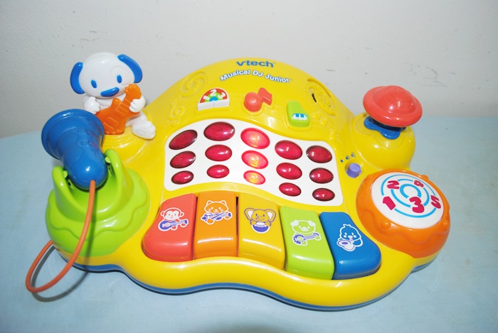 Nurul Azham's Shoppe: VTech Musical DJ Junior