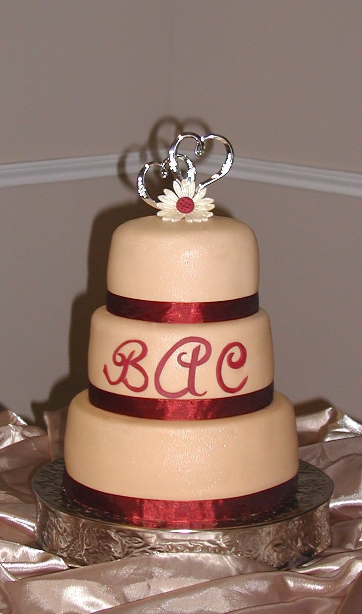 Peggy Does Cake. Champagne fondant with burgundy ribbon