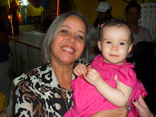 Lara 1 ano com a vovó Isabel