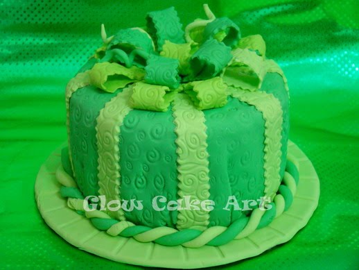 Mommy Cake and Cookies ( GLOW CAKE ART ): Gift Box Birthday Cake