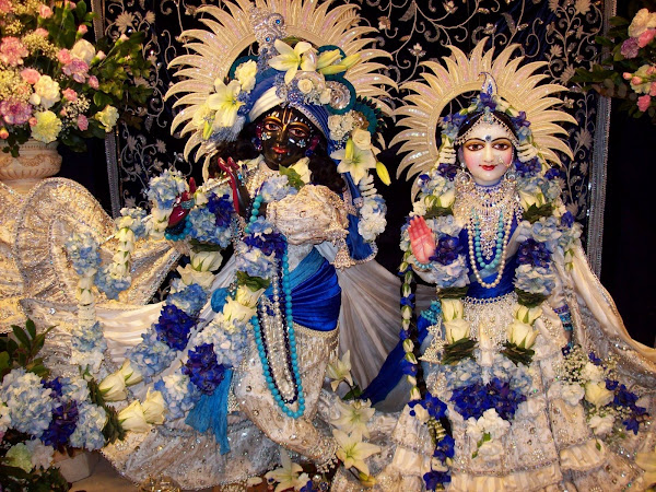 New Raman Reti Pujaris: Guidelines for Deity Dressing