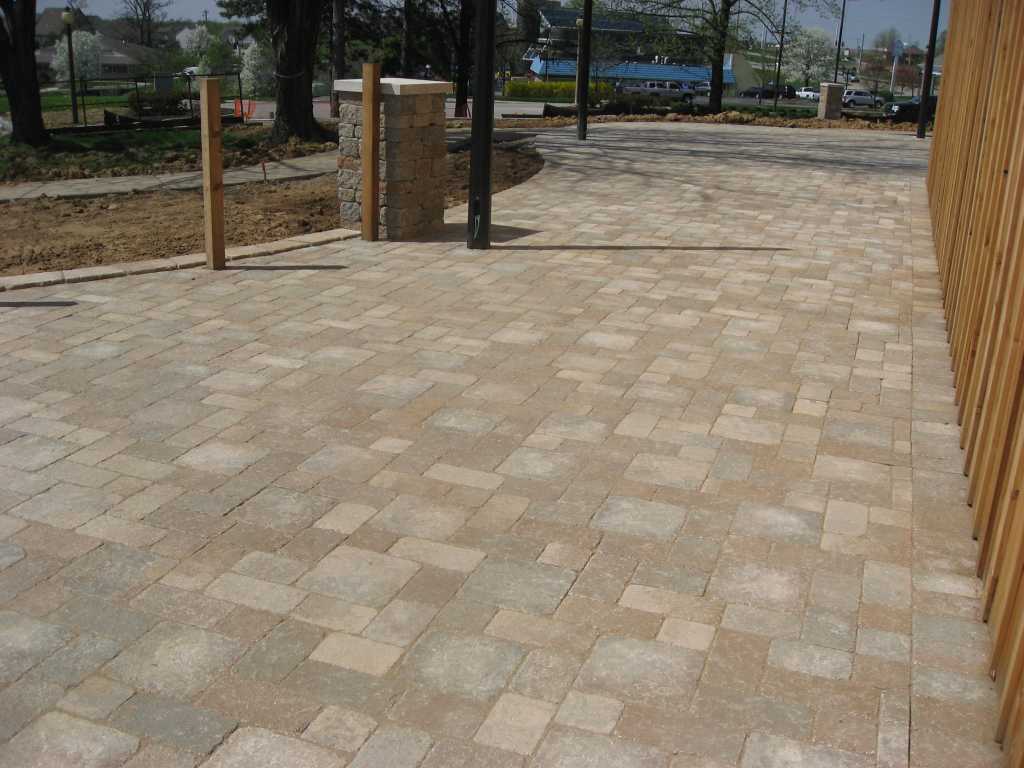 SAINT LOUIS HARDSCAPE Romanstone Ledge Rock Pavers Heritage Museum