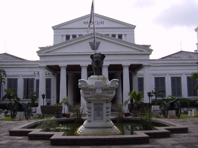 [jakarta+Museum_Nasional_Indonesia.jpg]