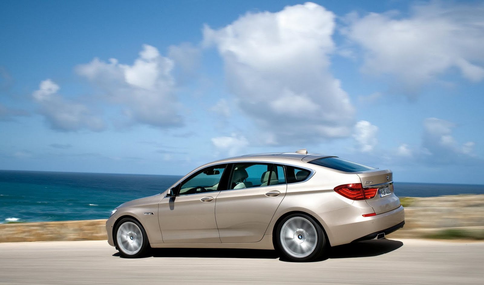 How to open gas tank on bmw 5 series