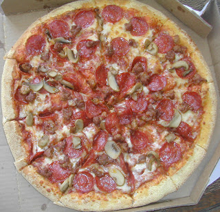 Domino's pizza review - La Gringa's Blogicito