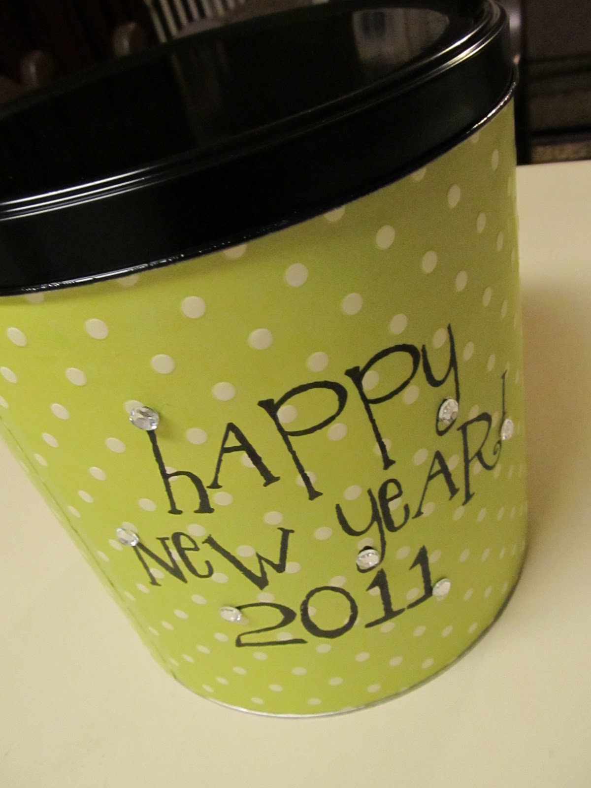 Sassy Sites!: Popcorn Tin Noise Maker!