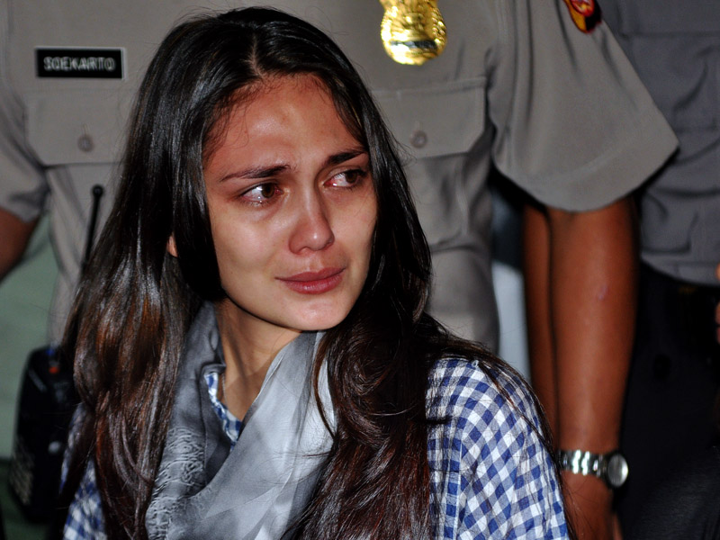 co_pas: Luna Menangis di Sidang Ariel
