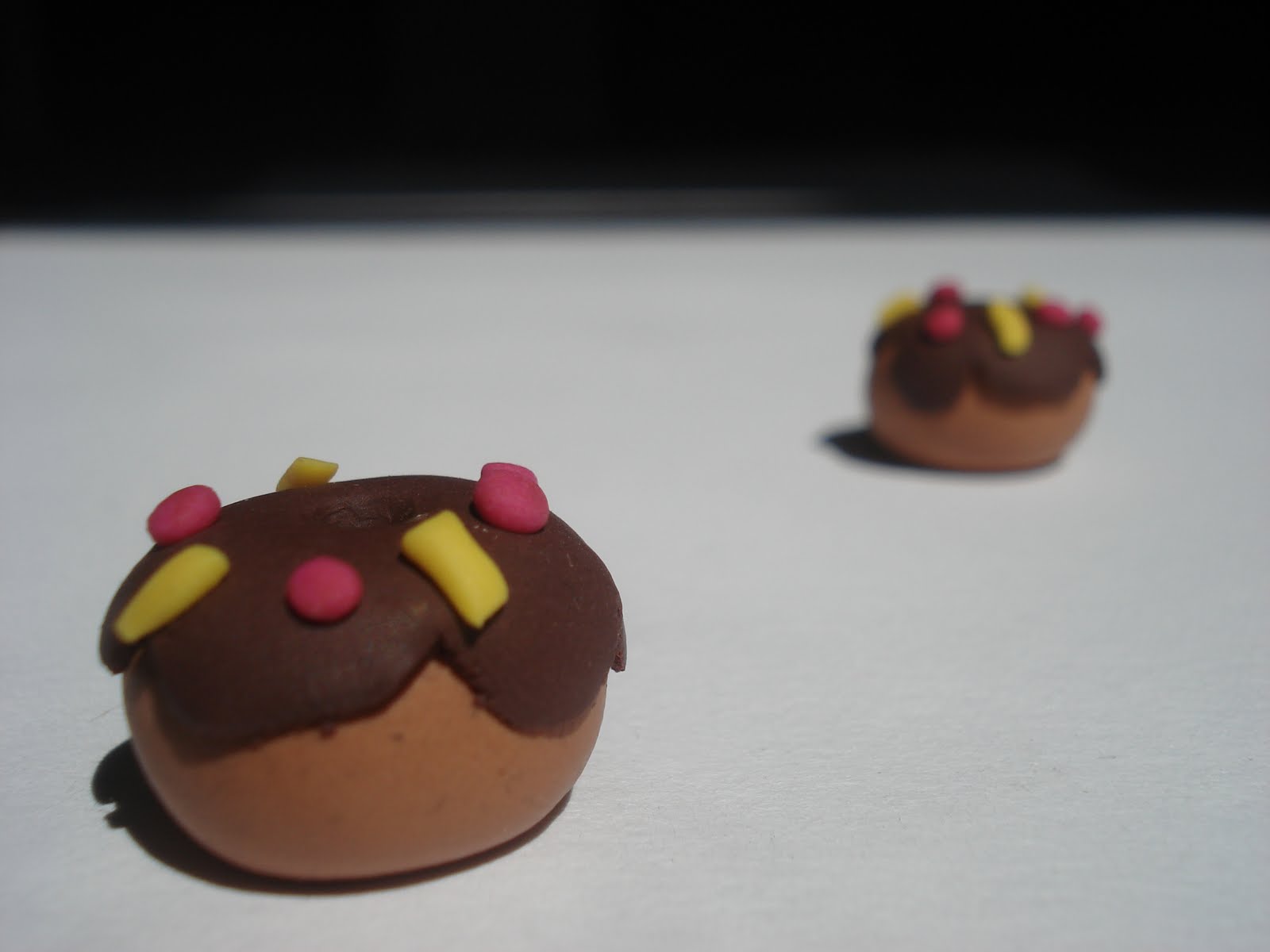 Tatlı Takı Çikolatalı Çılgın Donutlar )