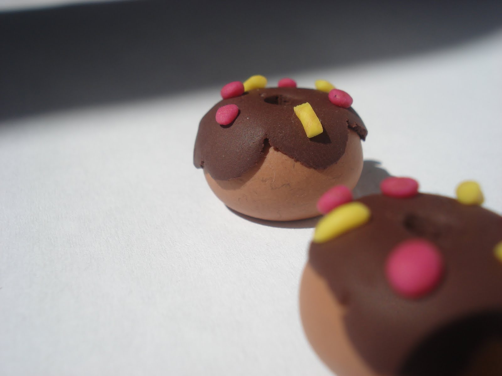 Tatlı Takı Çikolatalı Çılgın Donutlar )