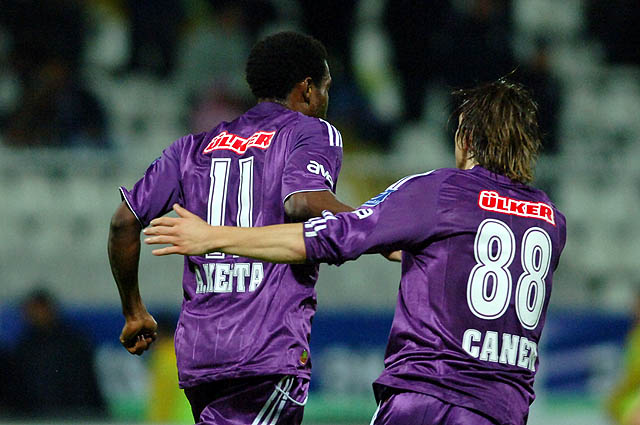 [B_02935742c01e07ca6306d9d4a3cdfca4.jpg]