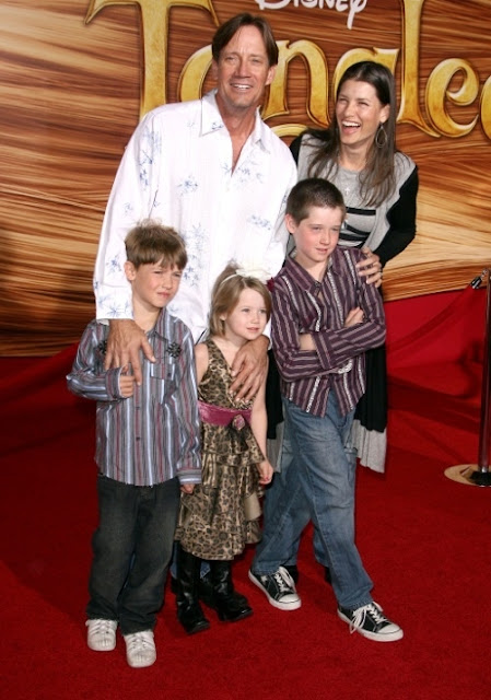 Nyxx's Kevin Heaven!: Kevin Sorbo and Family attends the premiere of