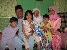 Bapa & Mama bersama adik bongsu serta cucu-cucunya