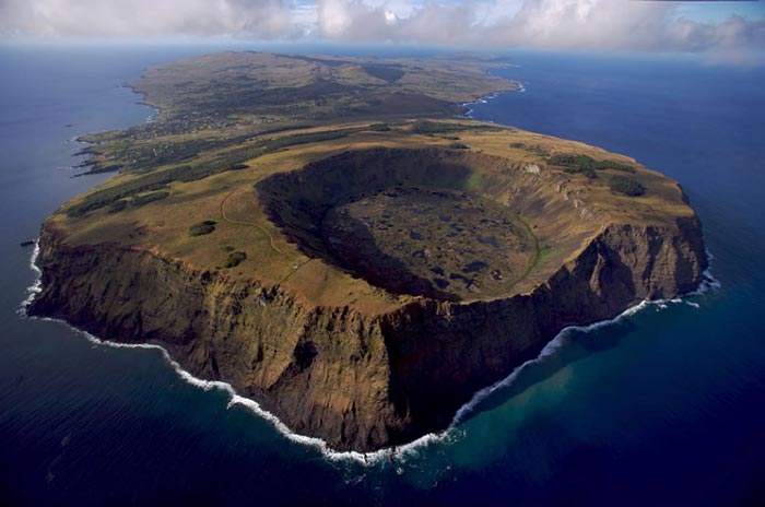 Volcán Rano Raraku Volcán Rano Raraku | Rapa Nui: Isla de Pascua (Chile)